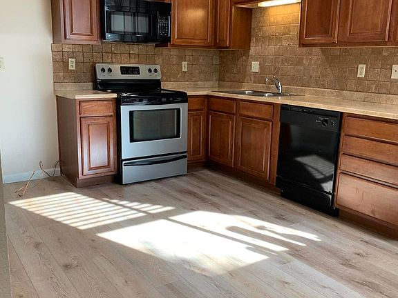 5th image of 3144 E Michigan Ave