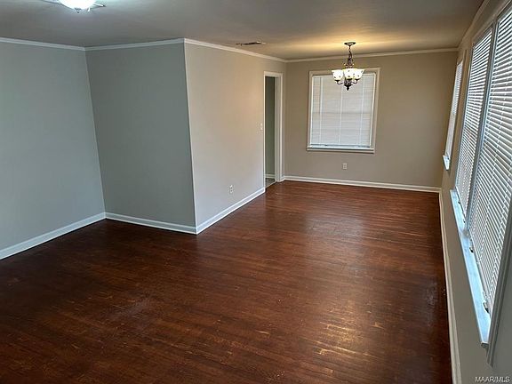 3rd image of 110 Yaupon Dr