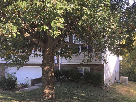 2nd image of 1010 Saint Clair Ave