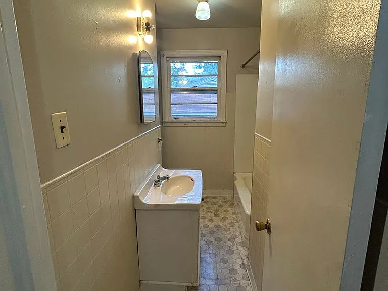 1822 Abbott Ave — Photo 10
