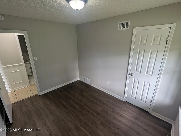 6255 Tulane Rd — Photo 6