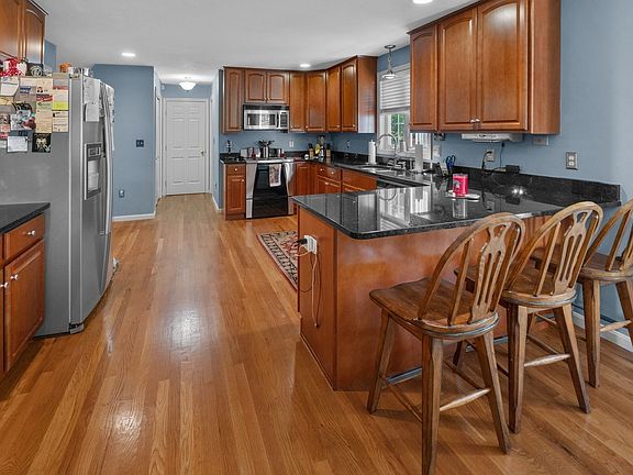 3rd image of 23 Bailey Ln
