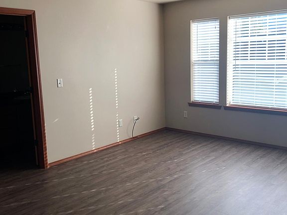 3rd image of 286 Saddlehorn Ln