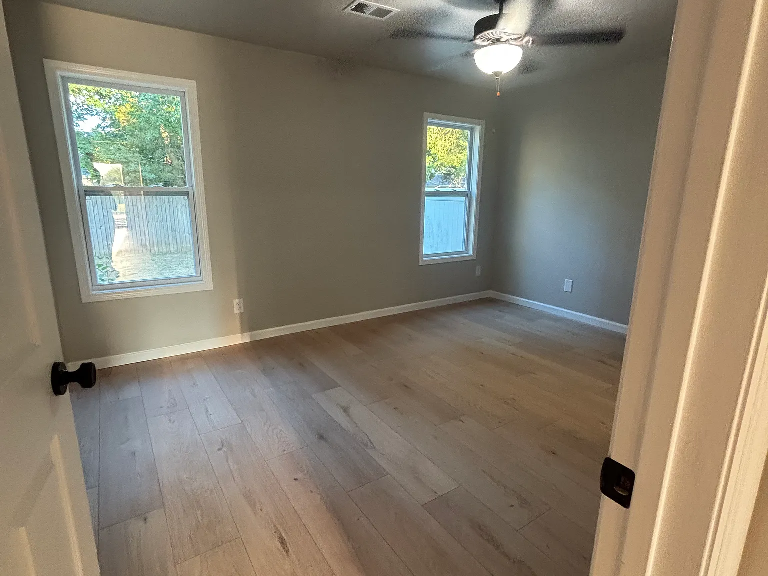 2 bed, 1090 sqft, $2,100 — Photo 2