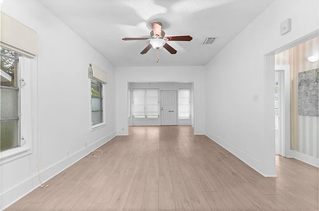 2 bed, 1.0 bath, 864 sqft, $1,700 — Photo 4