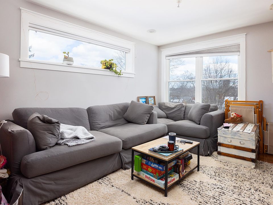 1st image of 189 Chestnut Ave #1R