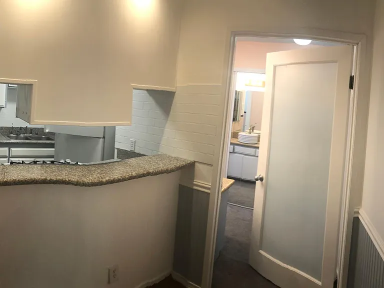 5320 Whitsett Ave #11 — Photo 4