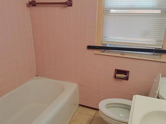 5th image of 3200 E Outer Dr