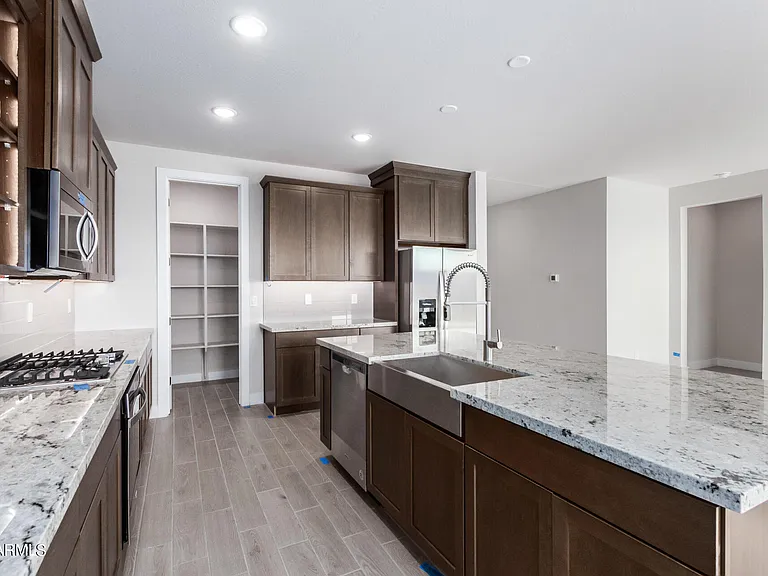 8526 S 69th Ln — Photo 10