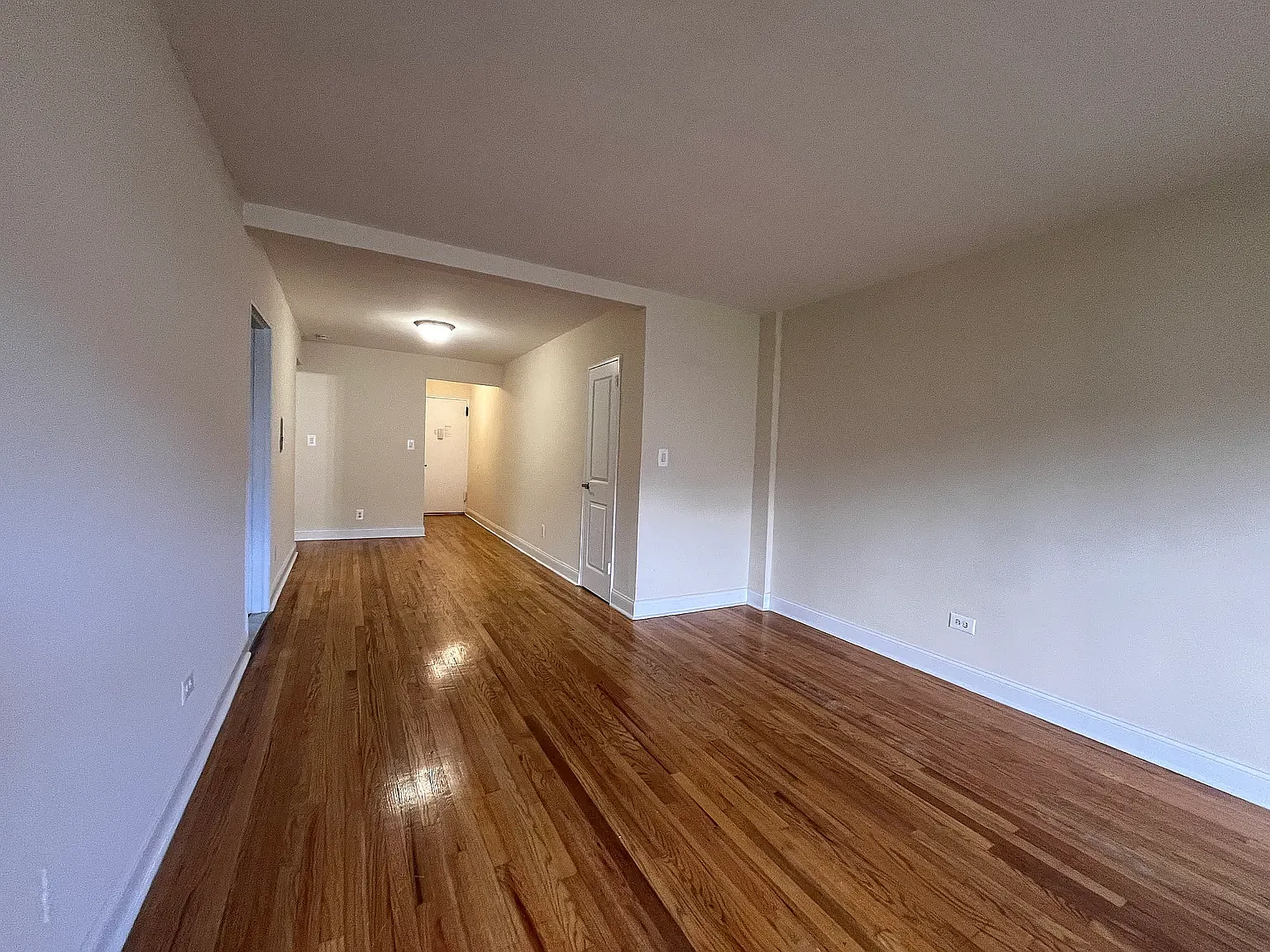 84-31 Van Wyck Expressway — Photo 2