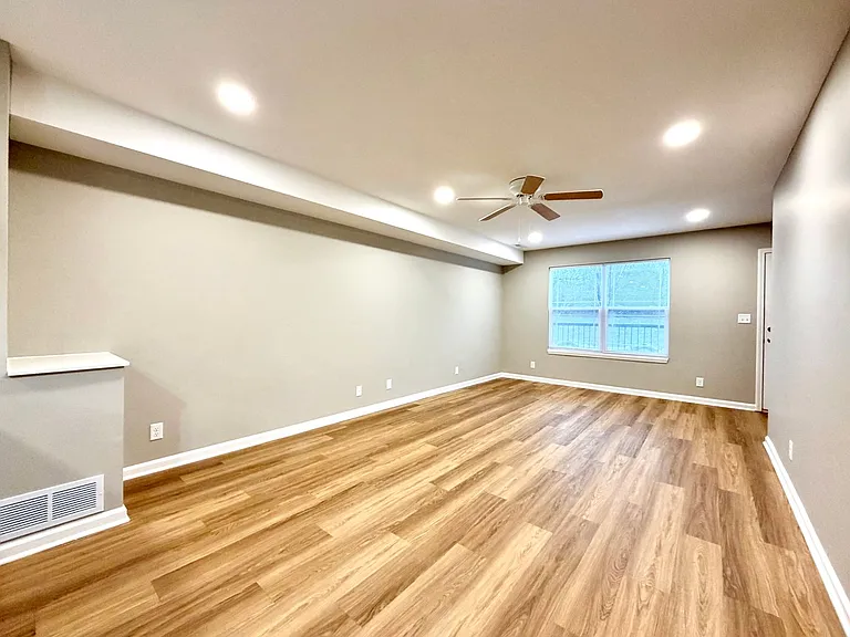 511 Glenstone Springs Dr — Photo 9