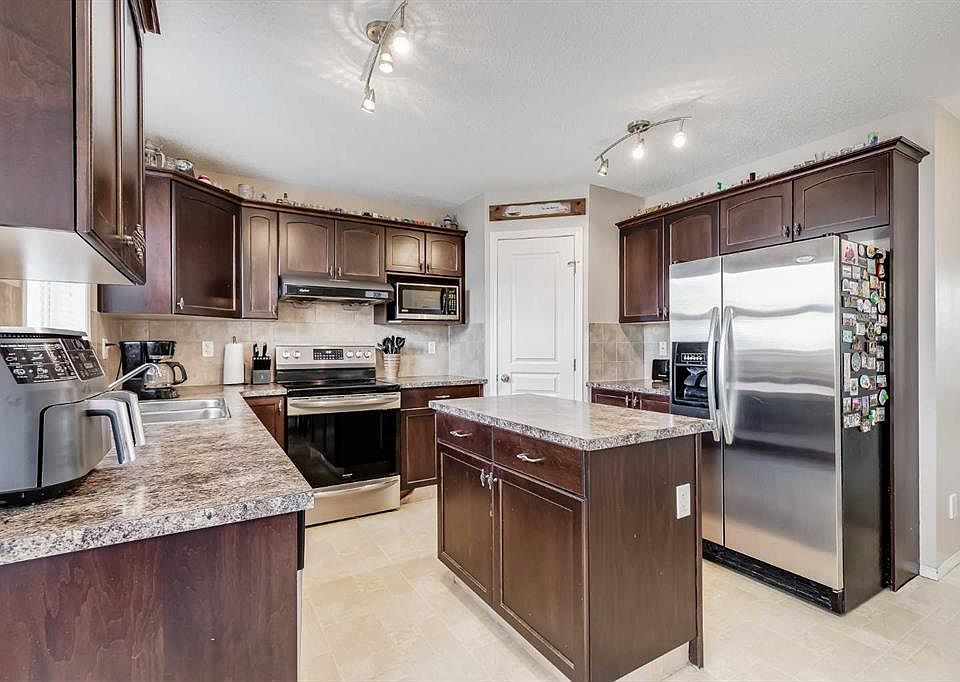 1st image of 31 E Taralake Gdns NE