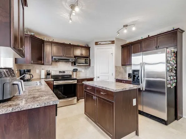 31 E Taralake Gdns NE, Calgary, AB T3J 0A8