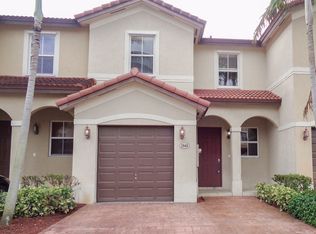 1040 NE 207th Ter, Miami, FL 33179