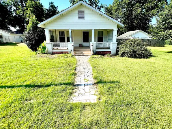 703 Hand St, Clanton, AL 35045