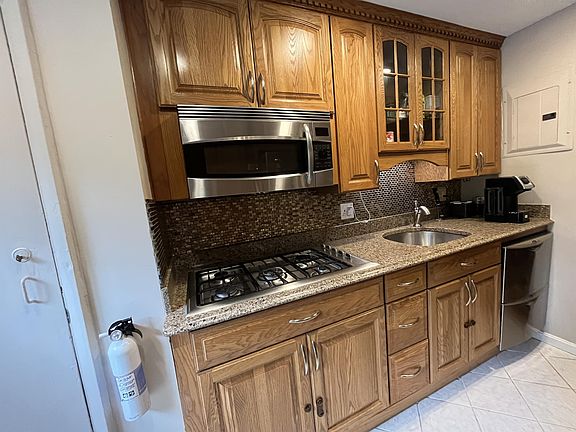 5th image of 5614 Bloomfield Dr APT T3