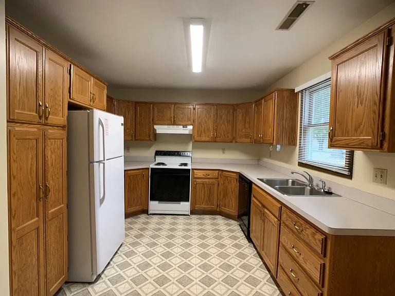 124 Harvey Dr — Photo 6