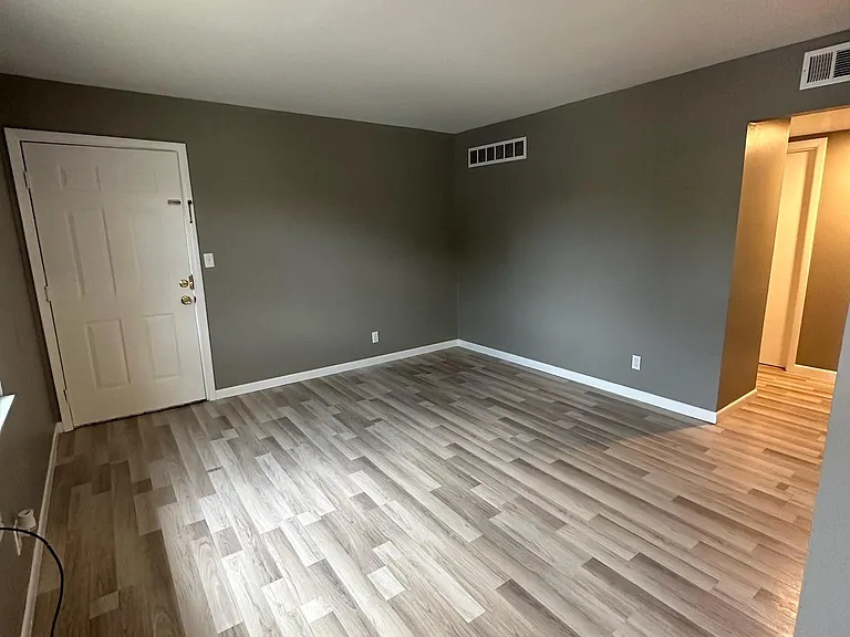 10303 Torrington Rd — Photo 3