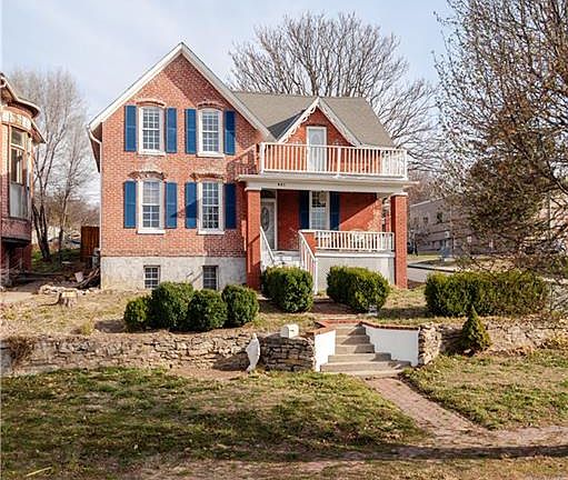 2nd image of 601 Atchison St