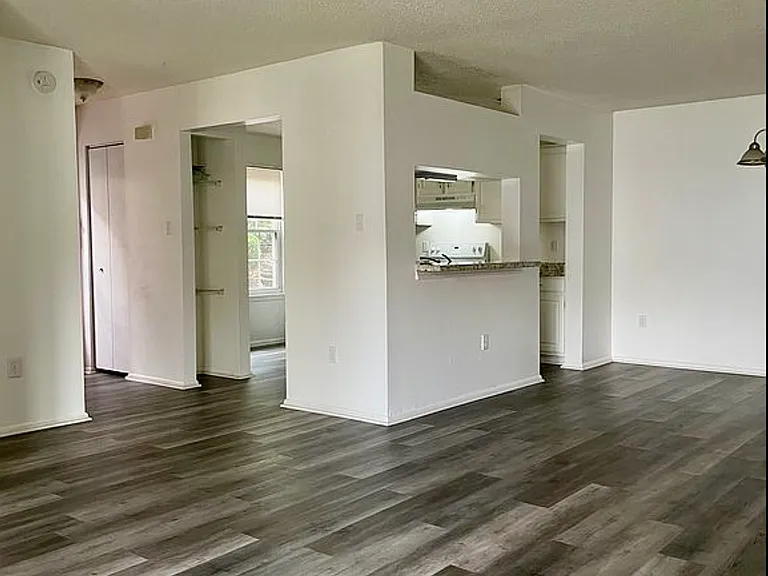 2141 Sanctuary Ct — Photo 32