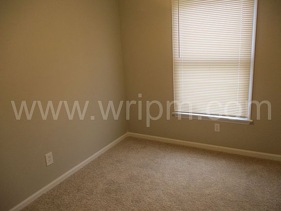 2nd image of 102 W Holly Ln