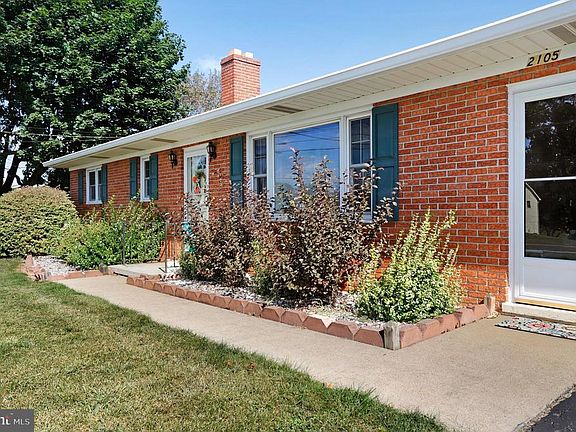 3rd image of 2105 Buchanan Trl E
