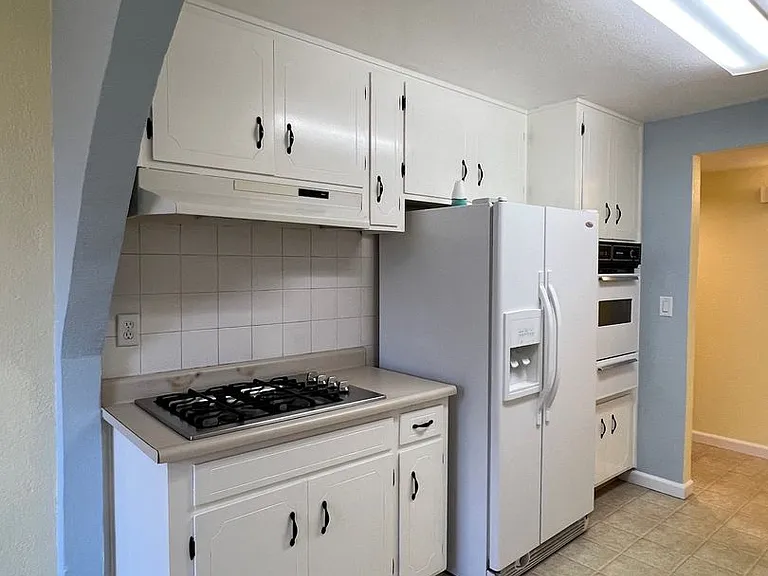 575 Bonnie Ave — Photo 12