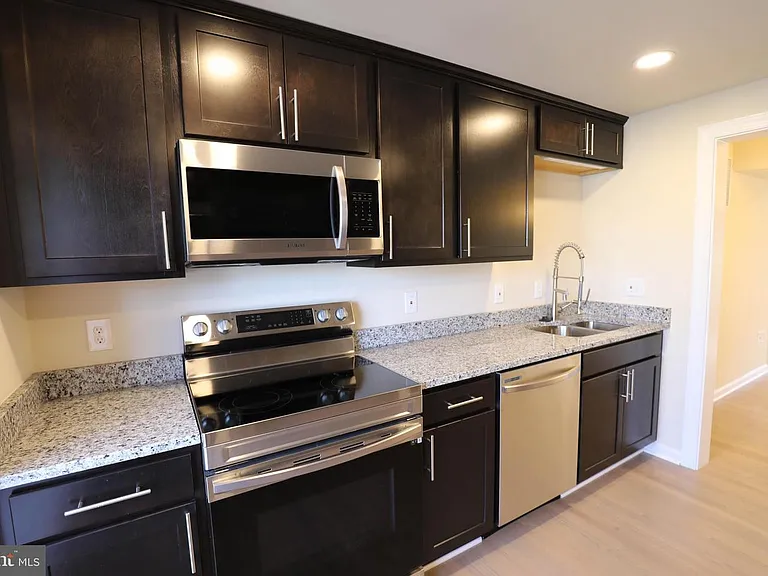 8006 Harbor Pl — Photo 4