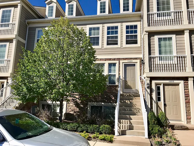 1089 Foxboro #29 — Photo 2