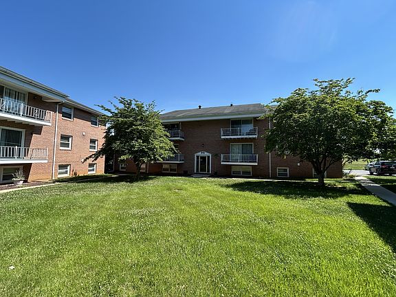 2nd image of 103 N Edgewood Dr #10
