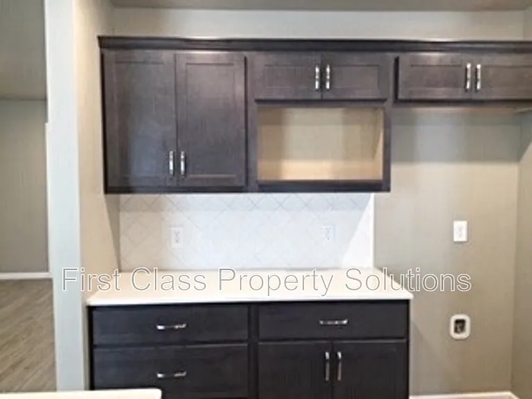 7001 NW 45th St — Photo 10