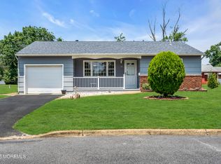 14 Woodbury Ct, Toms River, NJ 08757