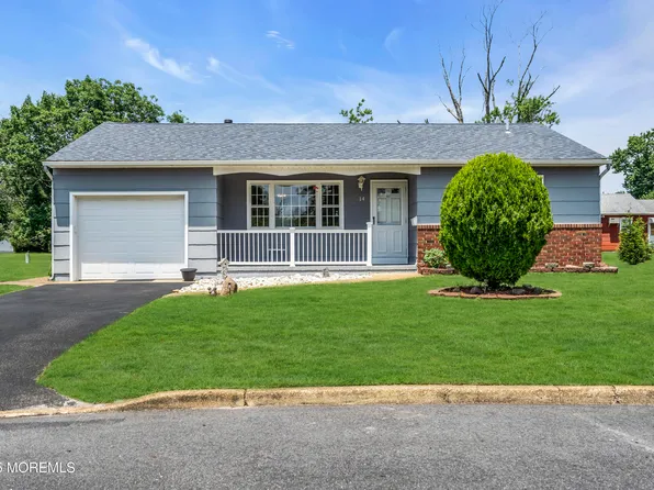 14 Woodbury Court, Toms River, NJ 08757