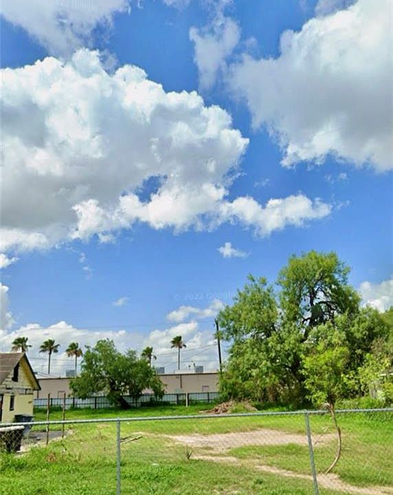 1st image of 1009 E Cano St