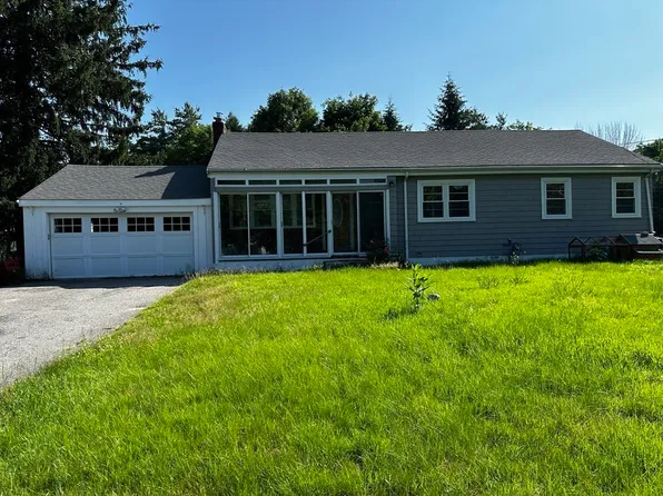 66 Sweet Hill Rd, Plaistow, NH 03865