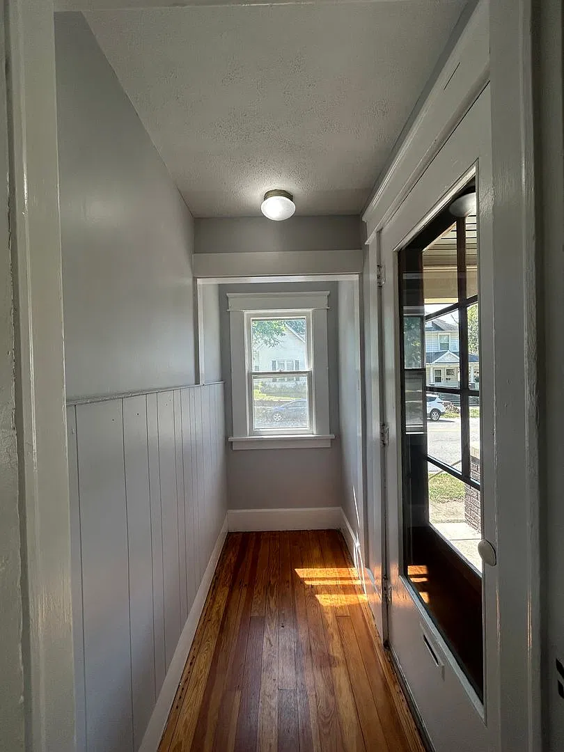 616-618 W Pike Street — Photo 2