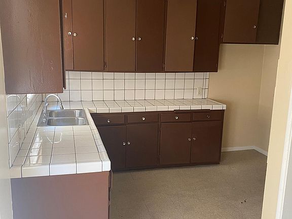 4th image of 836 W 83rd St #3
