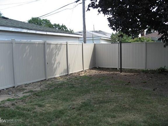 5th image of 11158 Lillian Ave