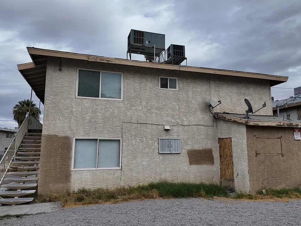 485 North Cir #1