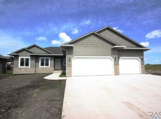 6600 E Dugout Ln, Sioux Falls, SD 57110