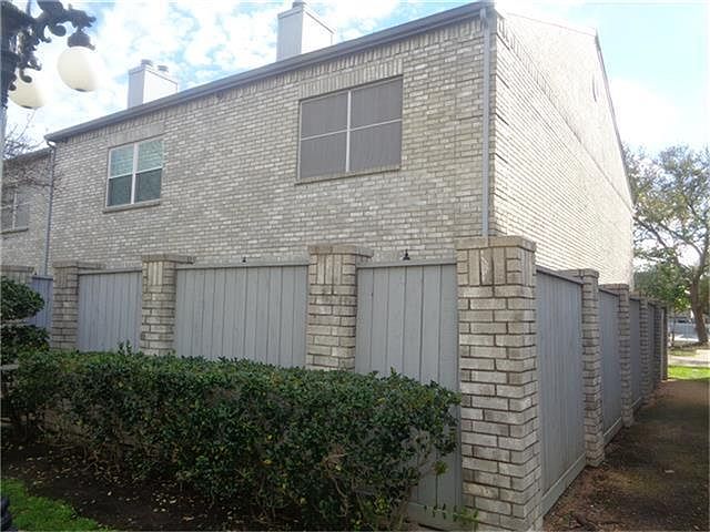 1st image of 374 Wilcrest Dr #374
