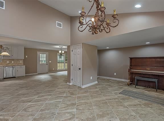 3rd image of 1009 Almond Cir