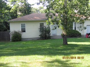 2 Bellows Terrace Rd, Hampton Bays, NY 11946