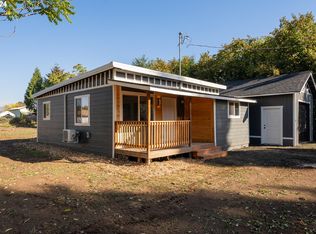 387 4th St, Dillard, OR 97432