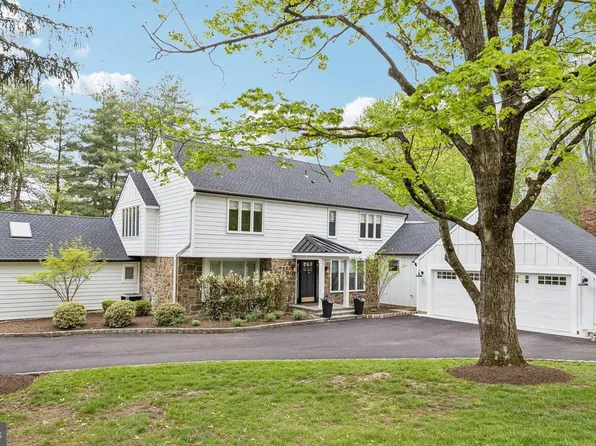 2 Queens Ln, Pennington, NJ 08534