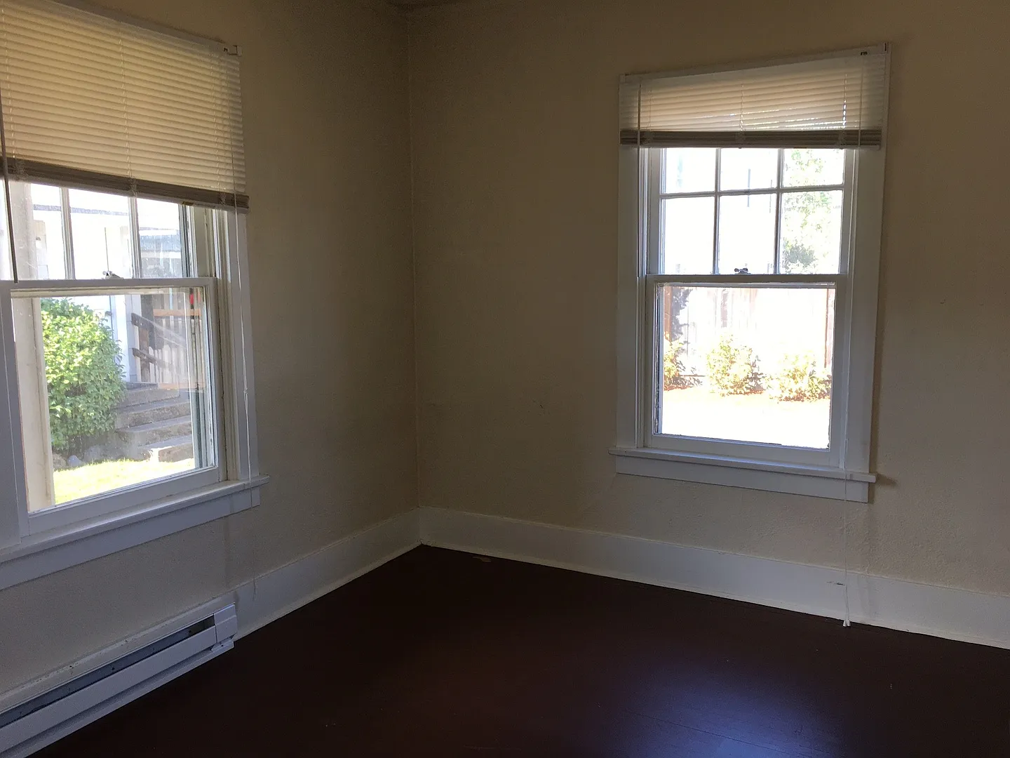 2 Bedroom House Near Downtown and Campus — Photo 4