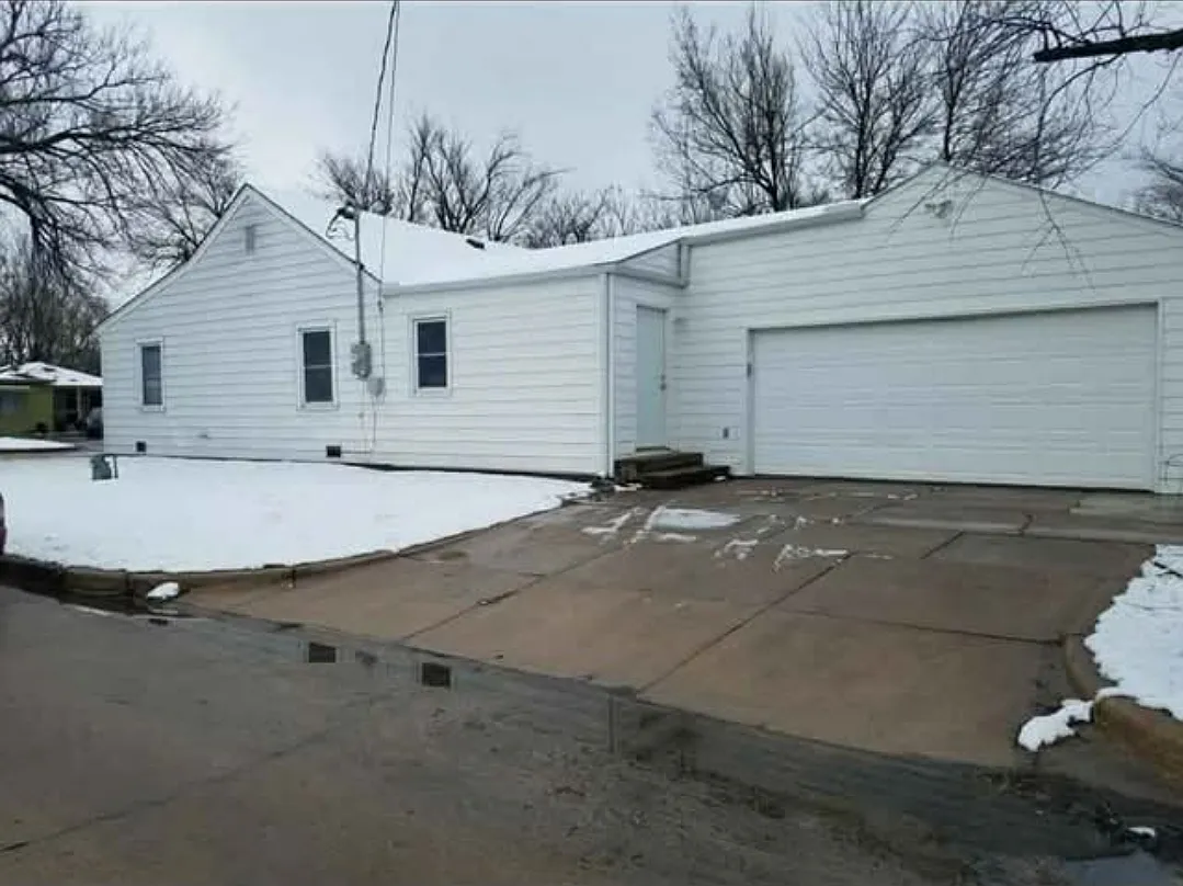 3 bed, 1432 sqft, $1,200 — Photo 2