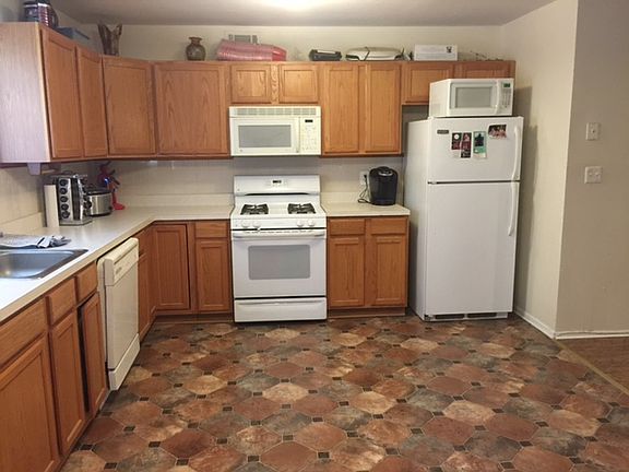 4th image of 32 Pheasant Ln