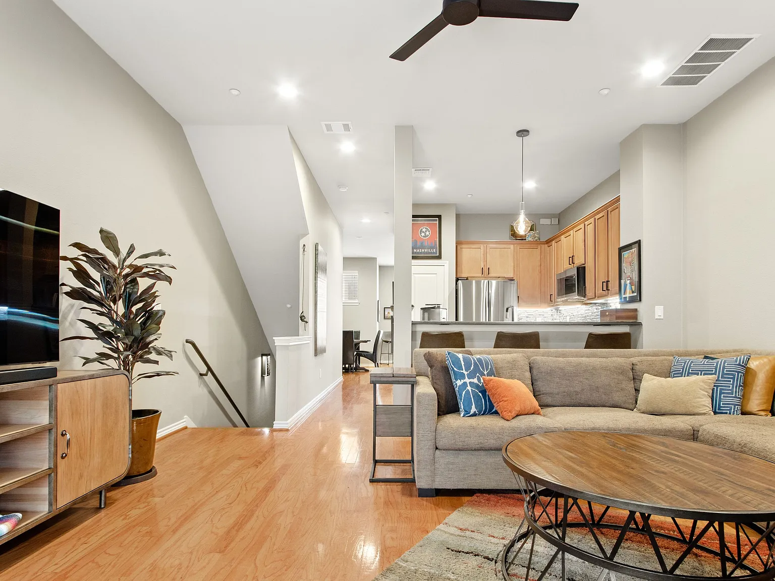 2 bed, 2.5 bath, 1806 sqft, $4,000 — Photo 2