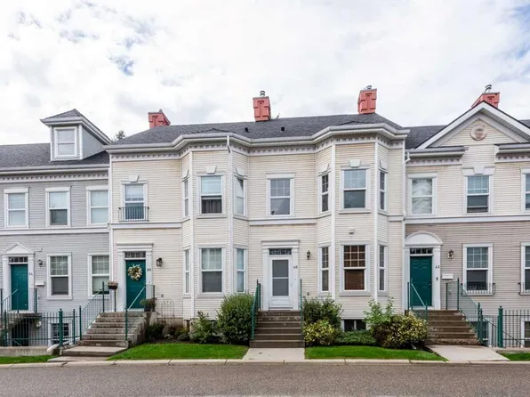 46 E Prestwick Gdns SE, Calgary, AB T2Z 3V3